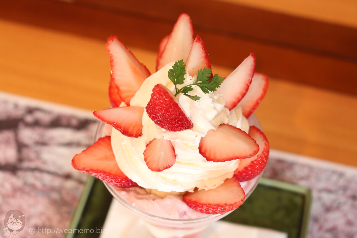 いばらキッスのパフェ
