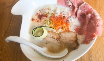 神奈川県七里ヶ浜「アワノウタ」で泡系ラーメン初体験!レアチャーシュー入りの本気旨い一杯だった…