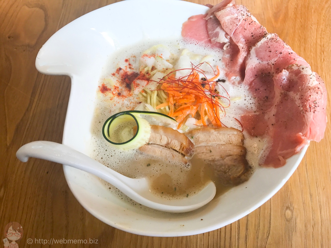 神奈川県七里ヶ浜「アワノウタ」で泡系ラーメン初体験!レアチャーシュー入りの本気旨い一杯だった