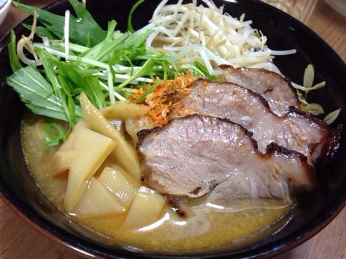 もやしや水菜も乗せて完成