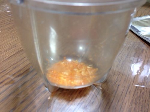 フライパンで軽く炒って海老の粉末完成