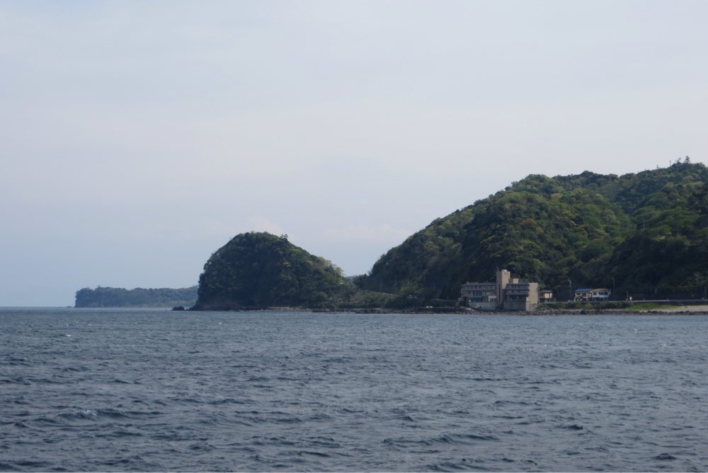 クジラの形をした島