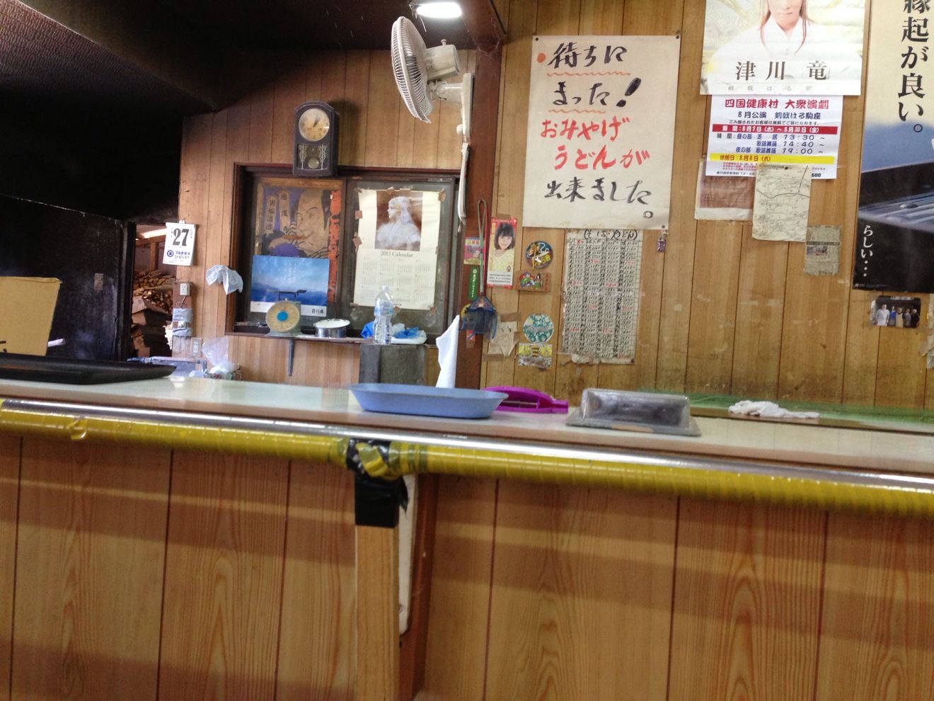 山内うどんの店内