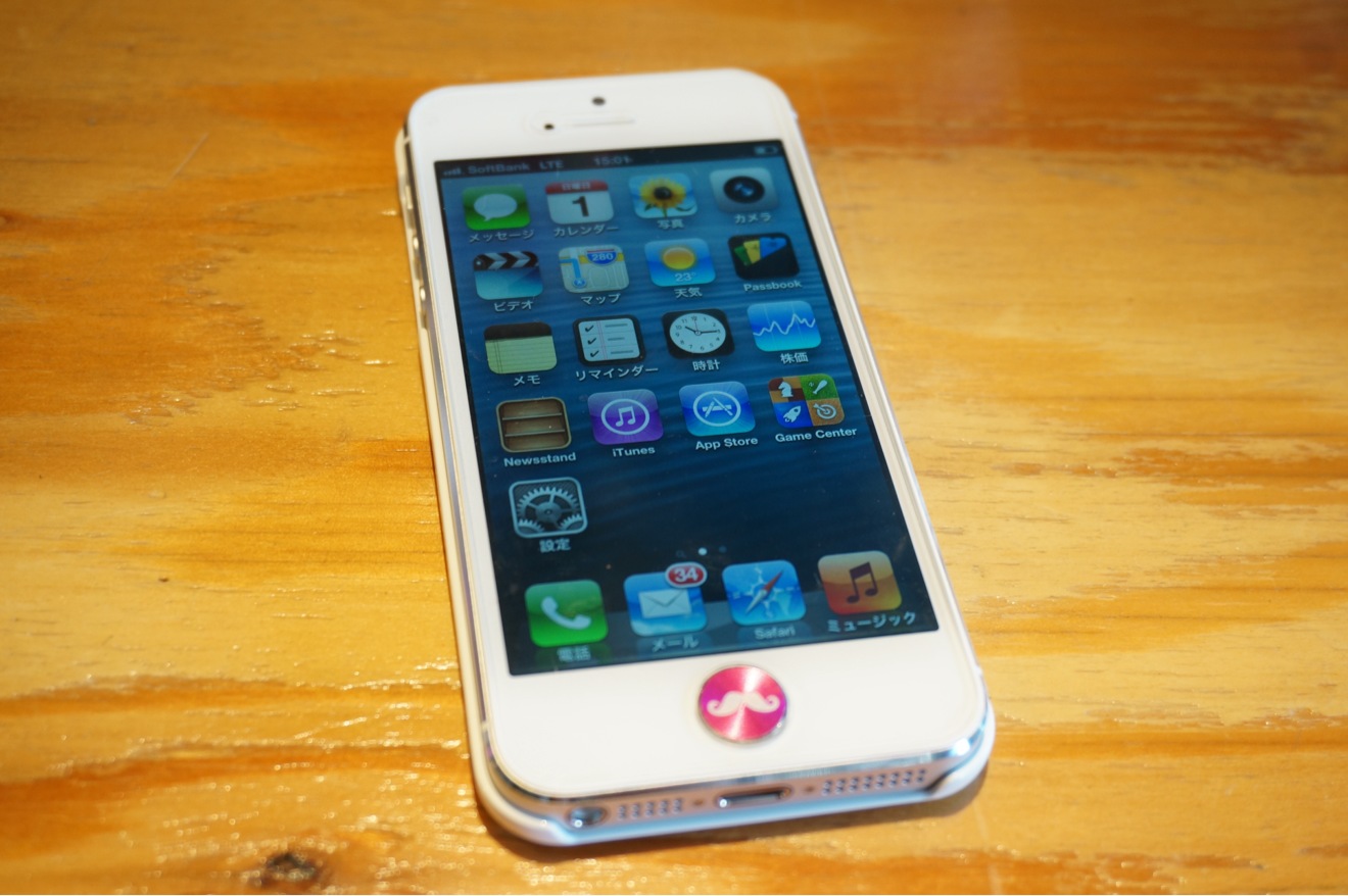 ホワイトiPhoneに装着