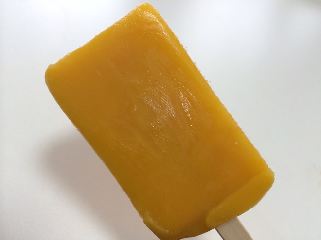 まるでマンゴーを冷凍したような食感のアイスバー