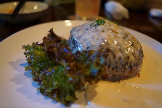 クリームソースのハンバーグ