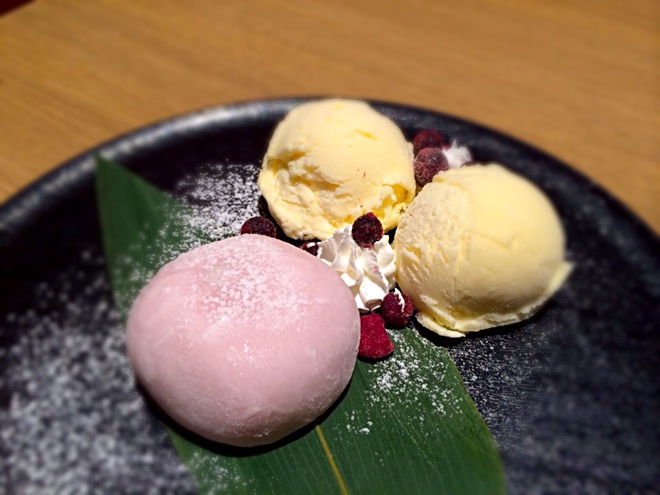 いちごクリーム大福とバニラアイス