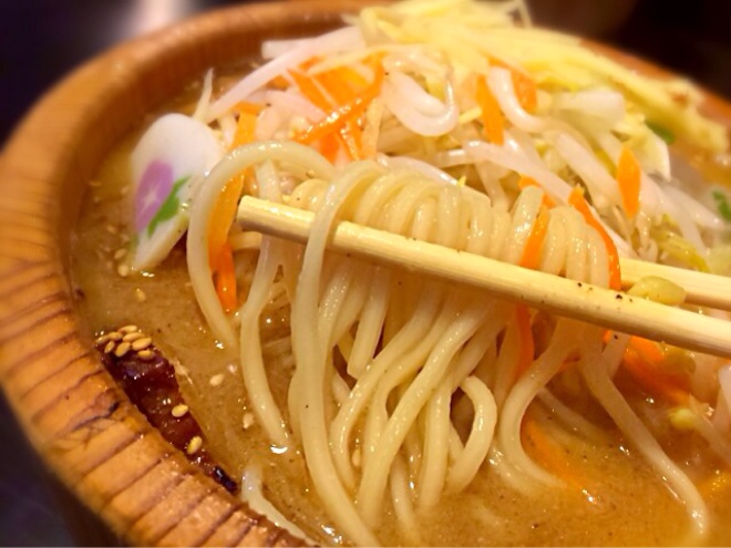 少し太めの麺