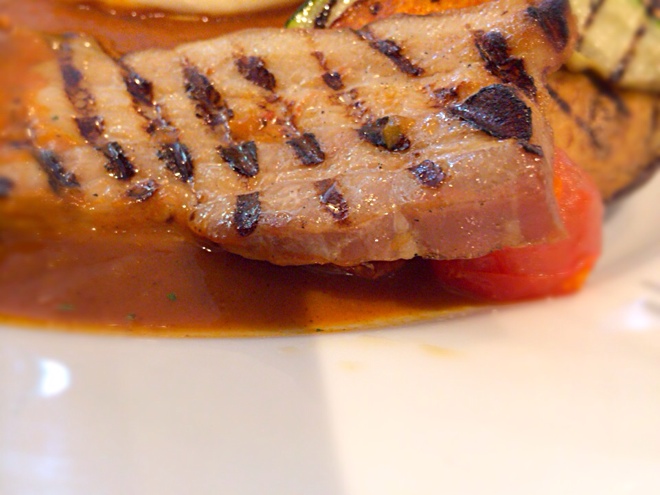 分厚めのベーコンで食べ応えあります。