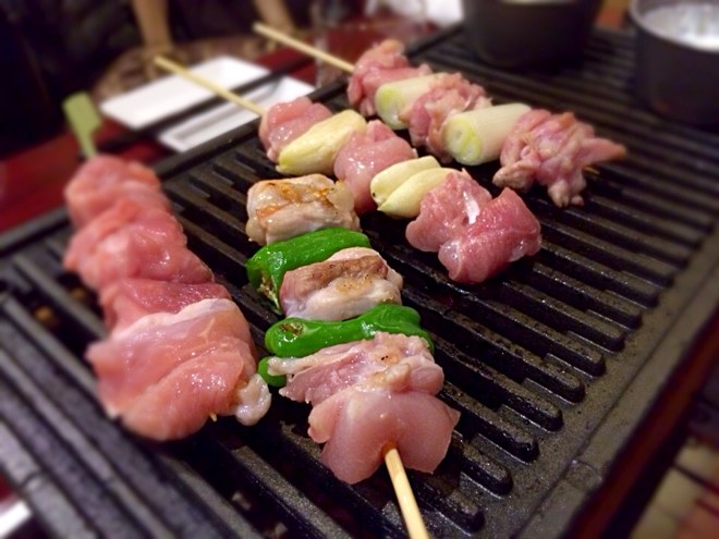 生肉を乗せて